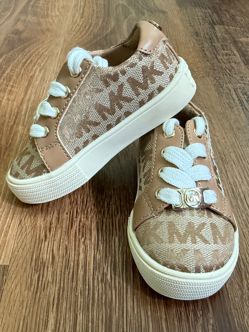 Toddler Girls Michael Kors Sneakers - size 5